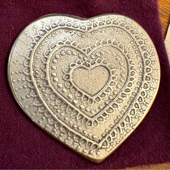 New Pewter Heart Shaped Purse / Pocket Mirror - Picture 3 of 4